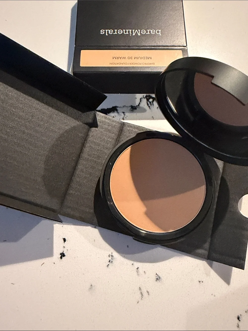 bareMinerals BarePro 16HR Skin-Perfecting Powder Foundation - Black Packaging